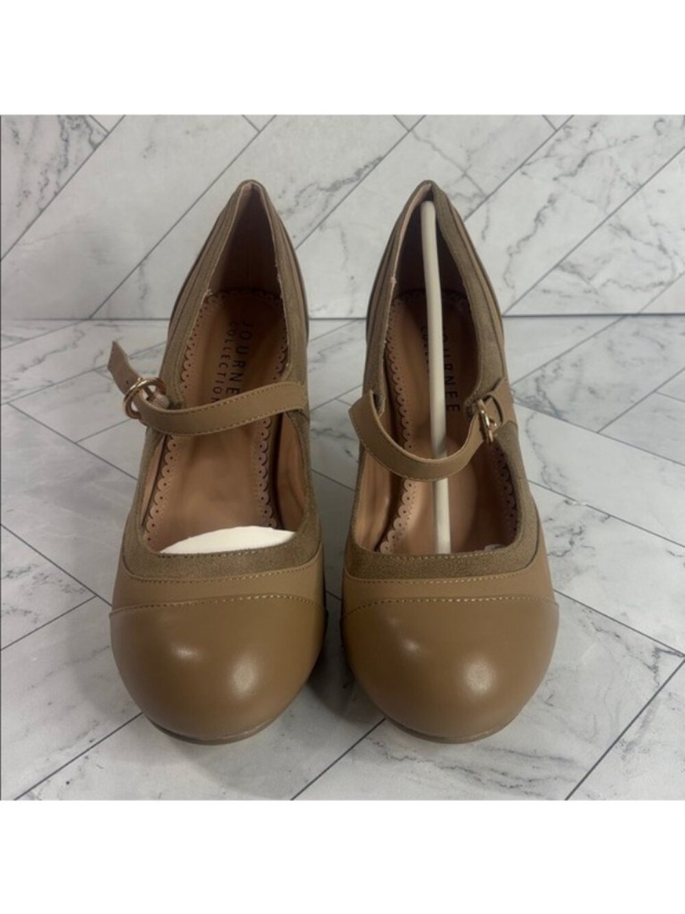 NWT Journee Collection Womens Siri Tan Round Toe Mary Jane Heeled Pumps Size 11W - Picture 3 of 9